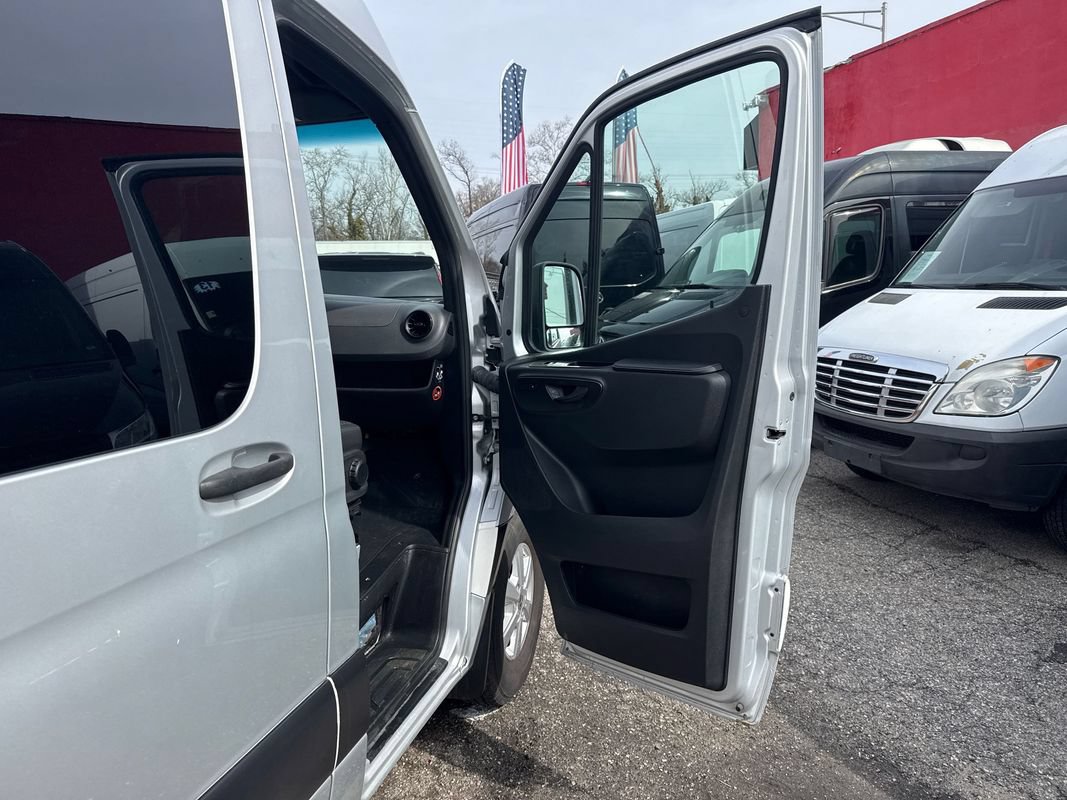 Used 2021 Mercedes-Benz Sprinter 2500 image 18