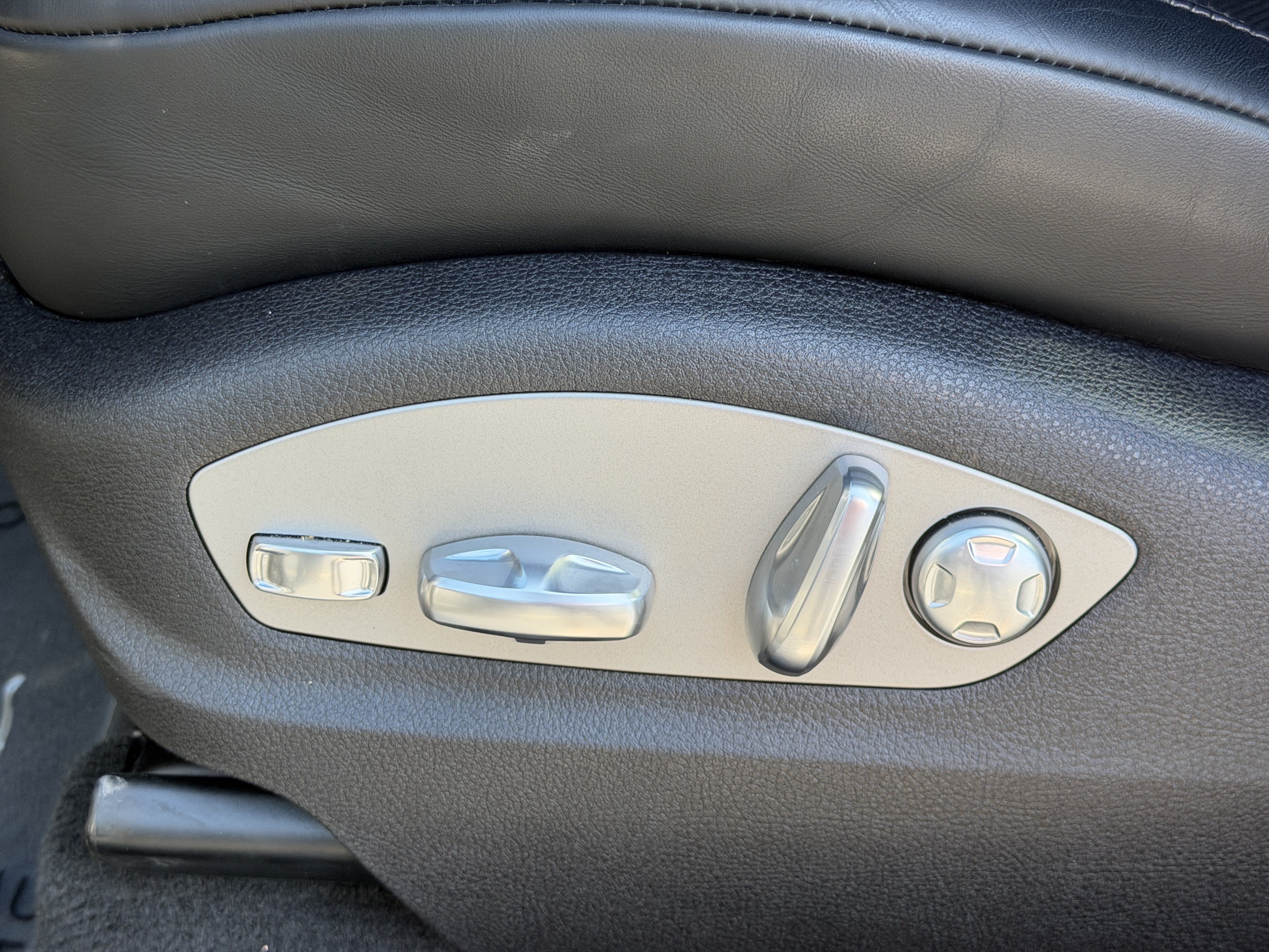 Certified 2026 Porsche Macan AWD/4WD image 23