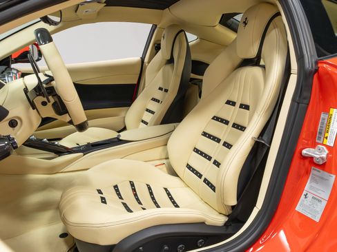 Used 2018 Ferrari 812 Superfast image 9