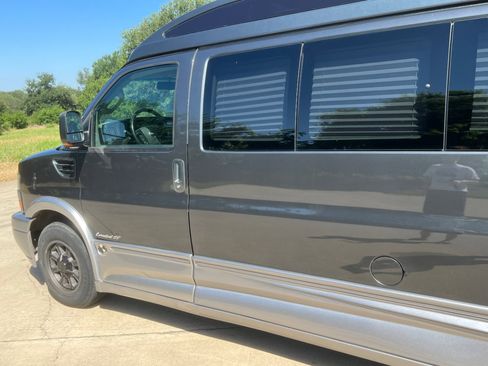 Used 2016 GMC Savana 2500 Extended image 16