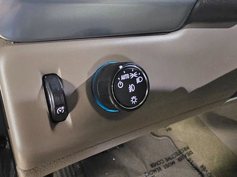 Used 2018 Chevrolet Suburban LT image 38