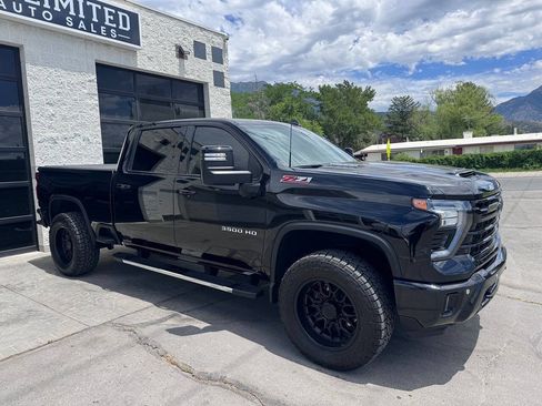 Used 2025 Chevrolet Silverado 3500 LTZ w/ LTZ Plus Package AWD/4WD image 4