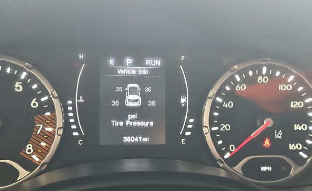 Used 2023 Jeep Renegade Latitude AWD/4WD image 5