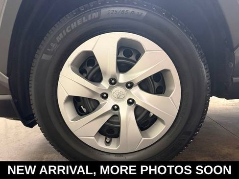 Used 2021 Toyota RAV4 LE FWD image 10