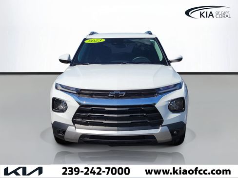 Used 2023 Chevrolet TrailBlazer LT FWD image 2
