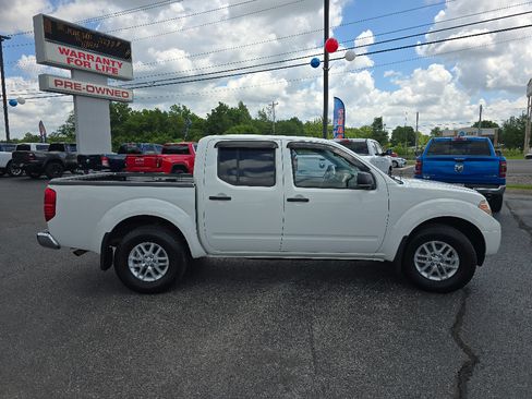 Used 2019 Nissan Frontier SV w/ Value Truck Package AWD/4WD image 7