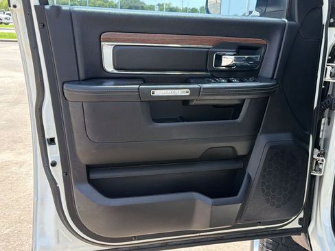 Used 2016 RAM 3500 Laramie w/ Convenience Group AWD/4WD image 17