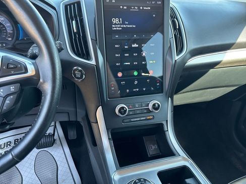 Used 2022 Ford Edge SEL image 18