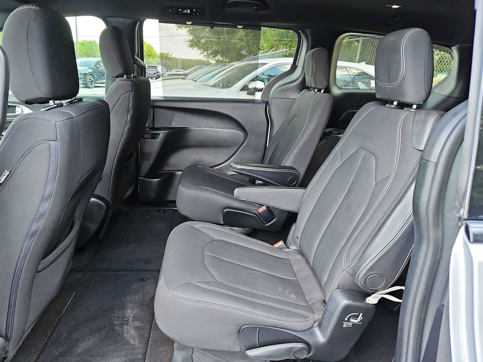 Used 2018 Chrysler Pacifica Touring Plus w/ S Appearance Package FWD image 24