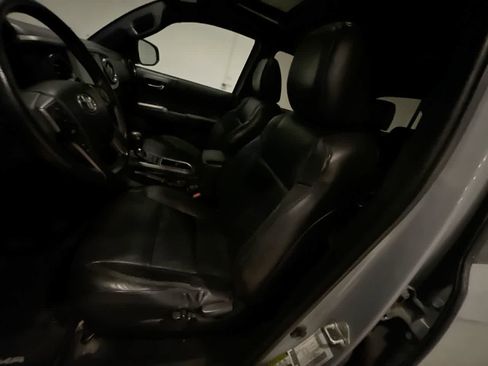 Used 2019 Toyota Tacoma TRD Off-Road image 11