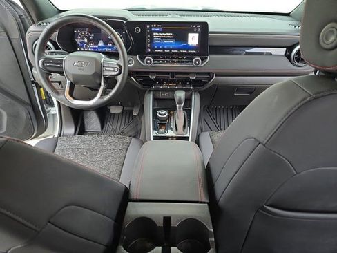 Used 2024 Chevrolet Colorado Z71 w/ Z71 Convenience Package 2 image 9