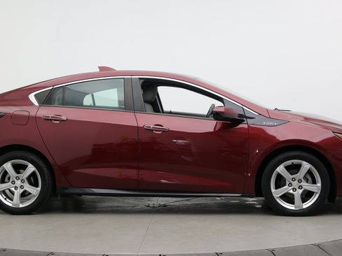 Used 2017 Chevrolet Volt LT w/ Comfort Package FWD image 8