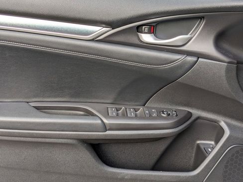 Used 2018 Honda Civic Touring image 10