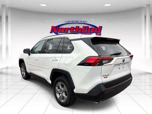 Used 2024 Toyota RAV4 LE AWD/4WD image 5