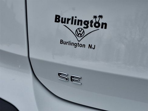 Certified 2025 Volkswagen Taos SE image 33