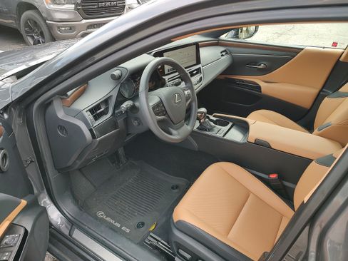 Used 2024 Lexus ES 350 w/ Premium Package FWD image 6