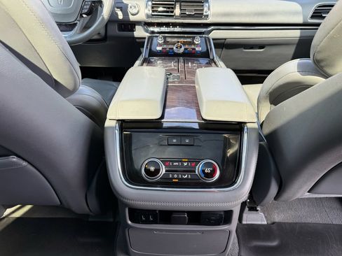 Used 2019 Lincoln Navigator Reserve AWD/4WD image 27