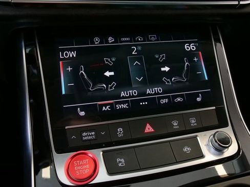 Used 2023 Audi Q8 Premium image 24