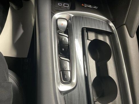 Used 2023 Buick Enclave Essence image 26