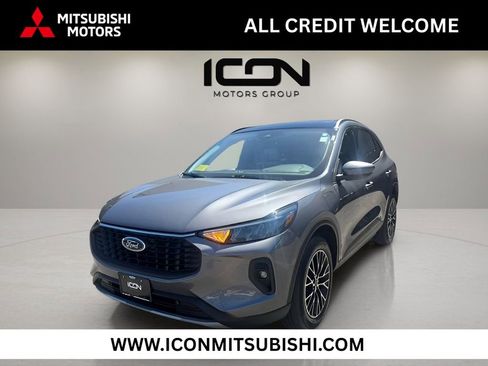 Used 2023 Ford Escape SE FWD image 1