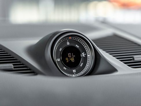 Certified 2025 Porsche Cayenne E-Hybrid AWD/4WD image 23