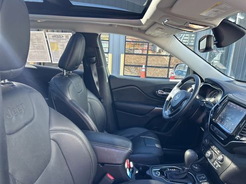 Used 2019 Jeep Cherokee Limited image 40