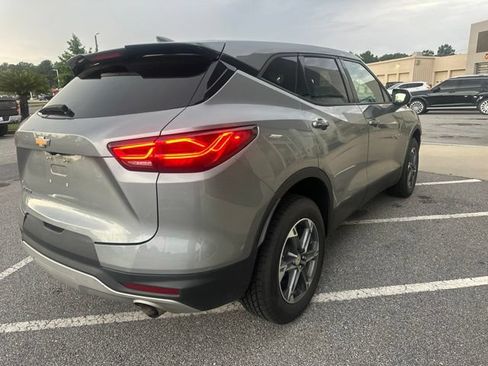 Used 2025 Chevrolet Blazer LT FWD image 9