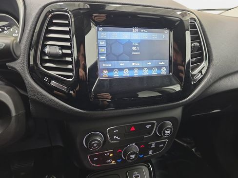 Used 2019 Jeep Compass Latitude AWD/4WD image 19