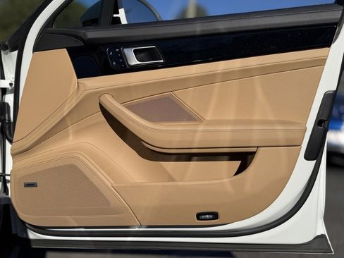 Used 2020 Porsche Panamera image 37