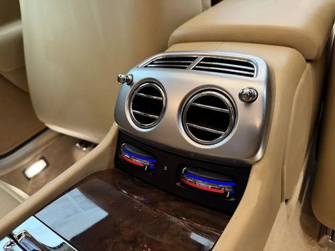 Used 2016 Rolls-Royce Wraith RWD image 26