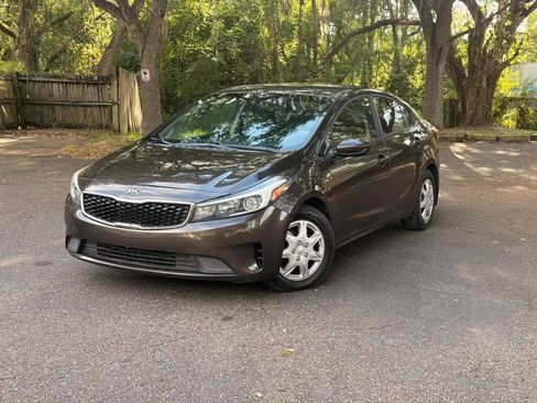 Used 2018 Kia Forte LX FWD image 2