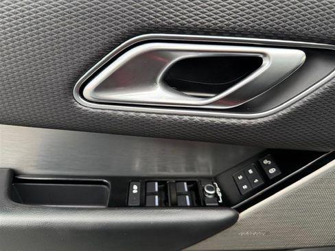 Used 2018 Land Rover Range Rover Velar R-Dynamic SE image 32