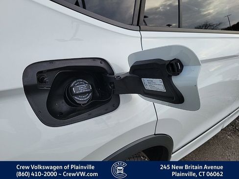 Certified 2022 Volkswagen Tiguan SE R-Line image 32