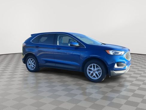 Used 2023 Ford Edge SEL image 2