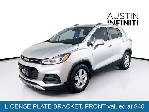 Used 2020 Chevrolet Trax LT w/ LT Convenience Package image 3