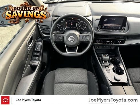 Used 2024 Nissan Rogue SV image 14