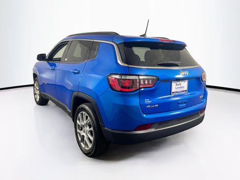 Used 2022 Jeep Compass Latitude w/ Sun and Sound Group AWD/4WD image 7