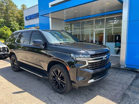 Used 2022 Chevrolet Tahoe LT w/ LT Signature Package AWD/4WD image 3