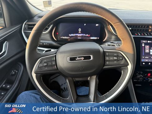 Used 2024 Jeep Grand Cherokee Altitude image 12