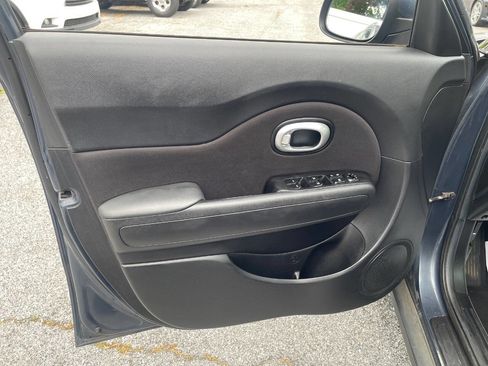 Used 2016 Kia Soul + FWD image 12