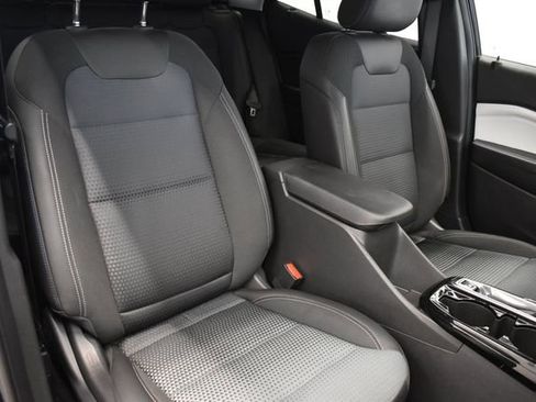 Used 2025 Chevrolet Trax LT w/ LT Convenience Package FWD image 6