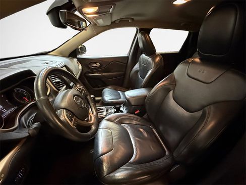 Used 2016 Jeep Cherokee Limited image 12