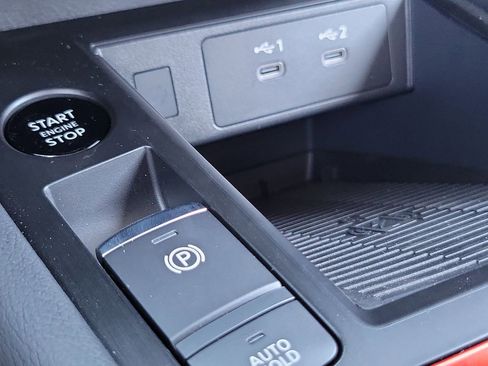 New 2026 Nissan Kicks SR image 9