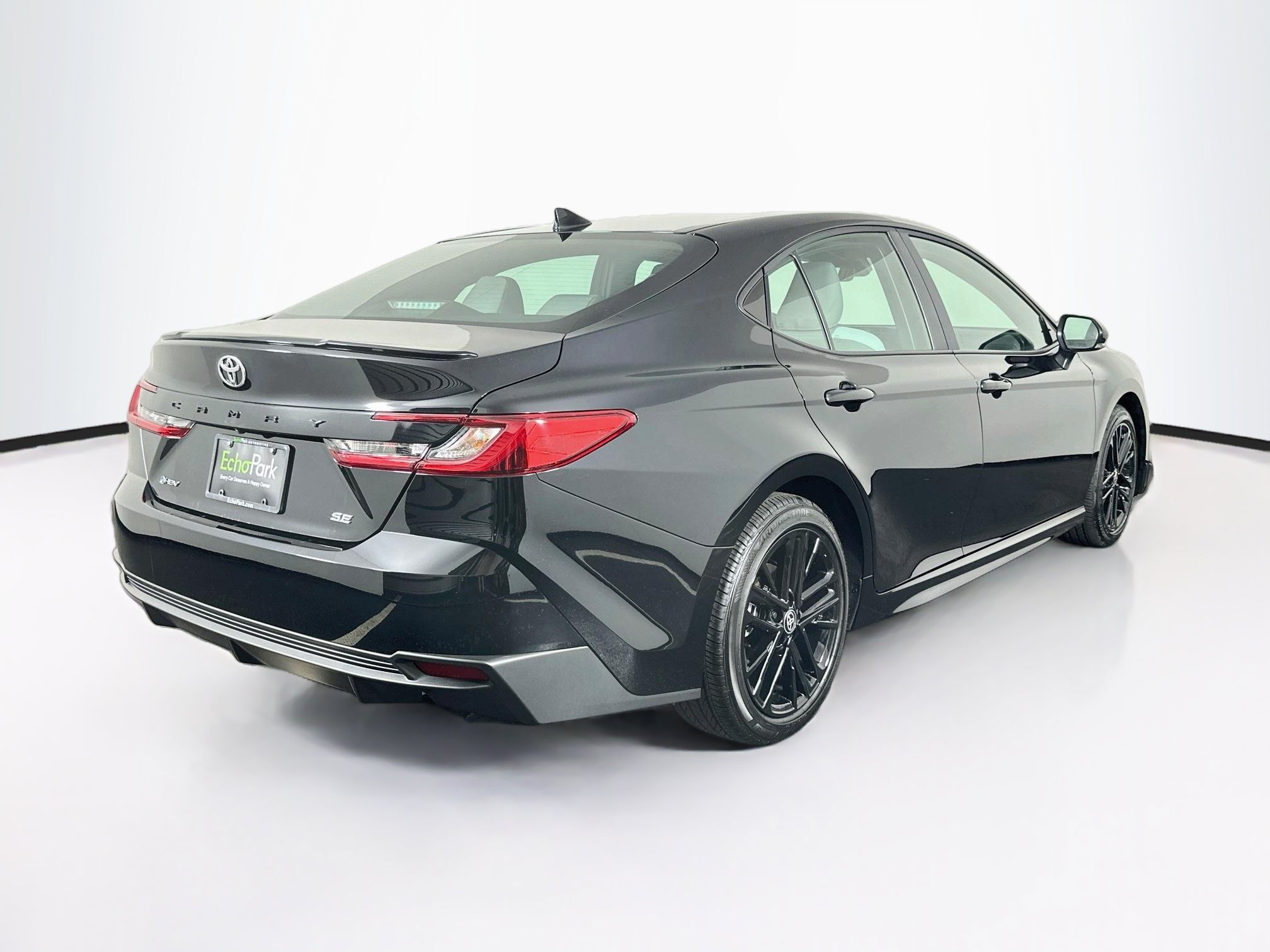 Used 2026 Toyota Camry SE w/ Convenience Package FWD image 9