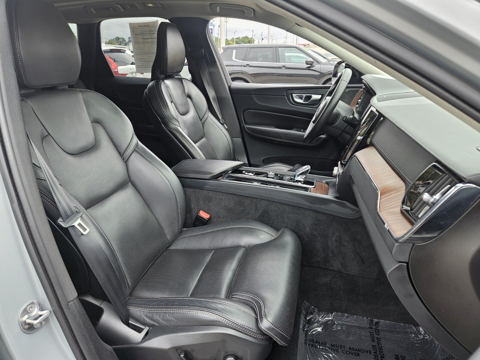 Used 2024 Volvo XC60 B5 Ultimate w/ Protection Package Premier AWD/4WD image 17