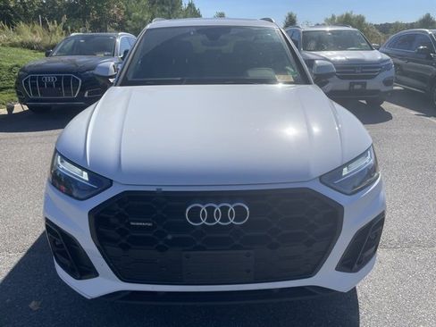 Certified 2025 Audi Q5 2.0T Premium w/ Convenience Plus Package image 2