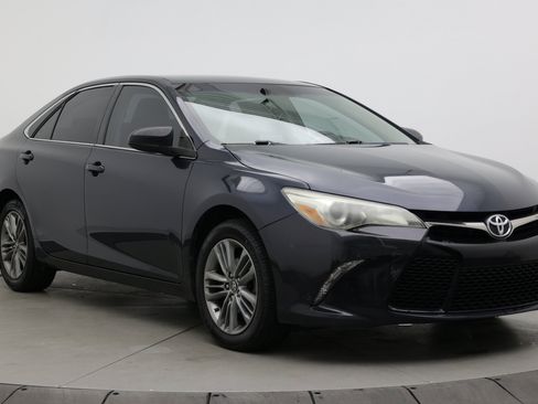 Used 2017 Toyota Camry SE FWD image 3