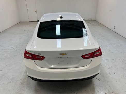 Used 2025 Chevrolet Malibu LS FWD image 4