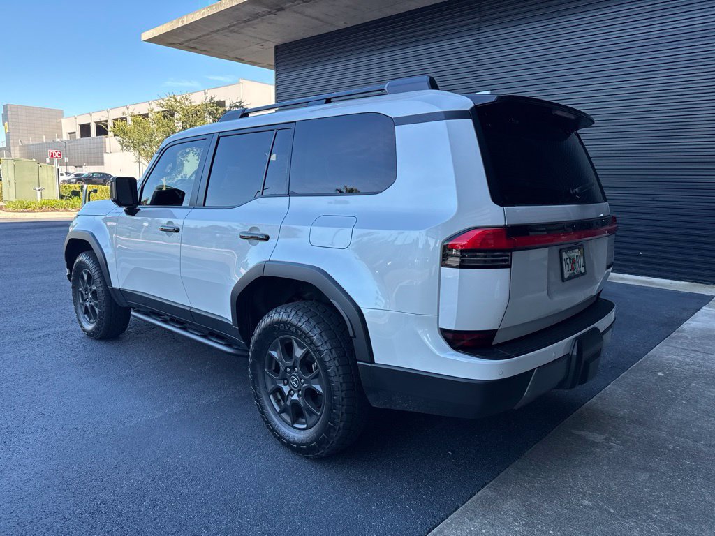 Used 2024 Lexus GX 550 AWD/4WD image 3