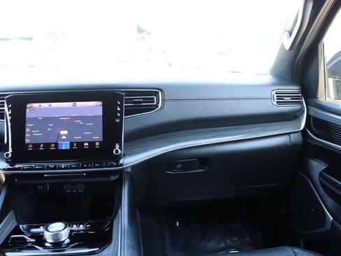 Used 2024 Jeep Wagoneer L Series II w/ Flexible Seating Group image 20